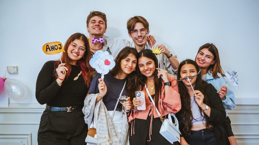 Schola Empirica: Education: The Future of School