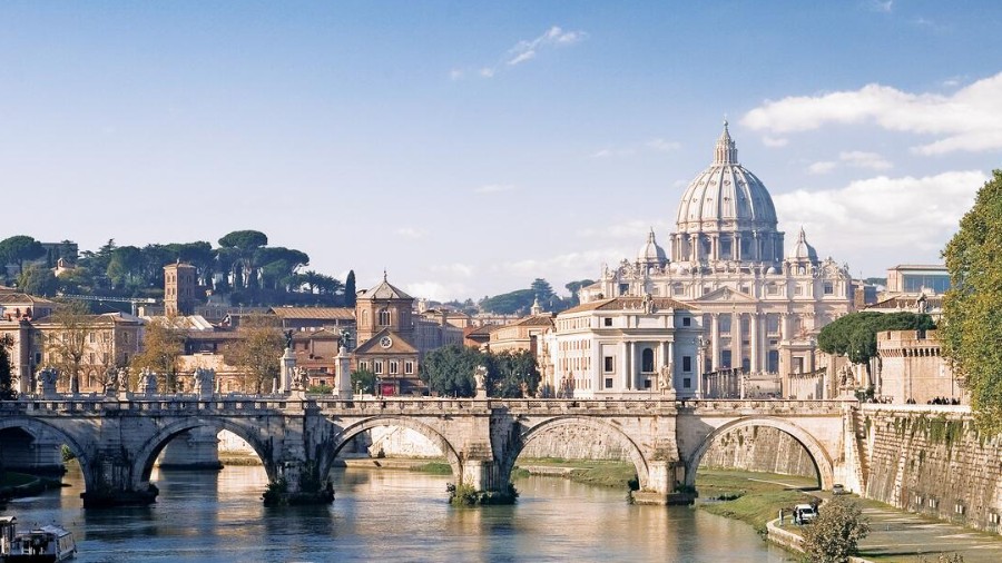 The Globetrotter with EF: 12-Week Gap Semester (Costa Rica, Rome, and Tokyo)